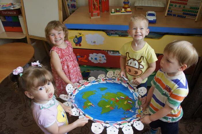 Вечерний круг в детском саду 2 младшая. Дружба детей в детском саду. круг дружбы в детском саду. тематический день дружбы в детском саду. вечерний круг в детском саду.