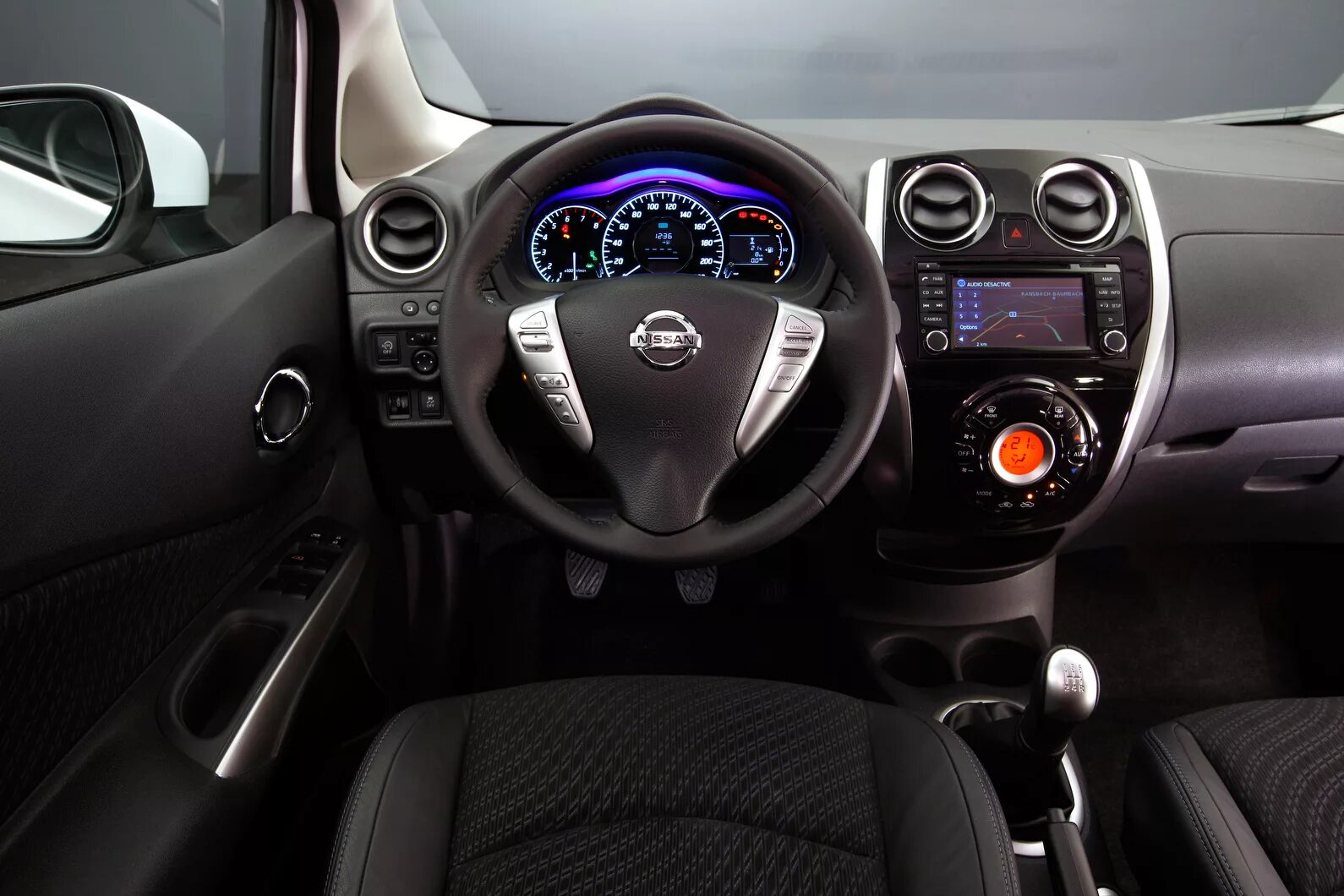 Nissan Note 2017 салон. Nissan Note 2015 салон. Nissan Note 2018 салон. Nissan Note 2010 салон.