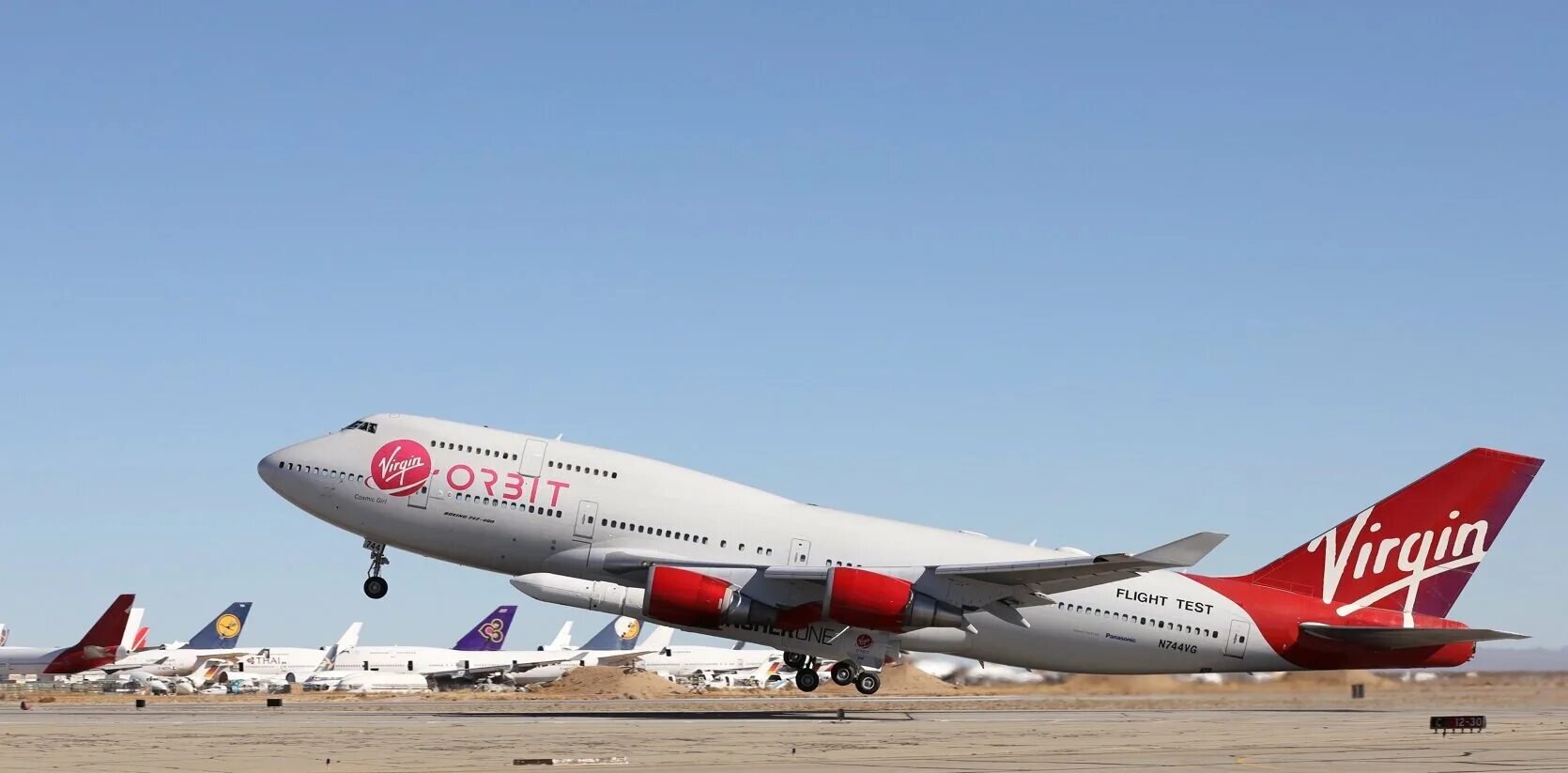 Запуск орбит. 747-400 virgin orbit. Боинг 747 запуск ракеты. Запуск ракеты с самолета. Boeing 747 virgin orbit.