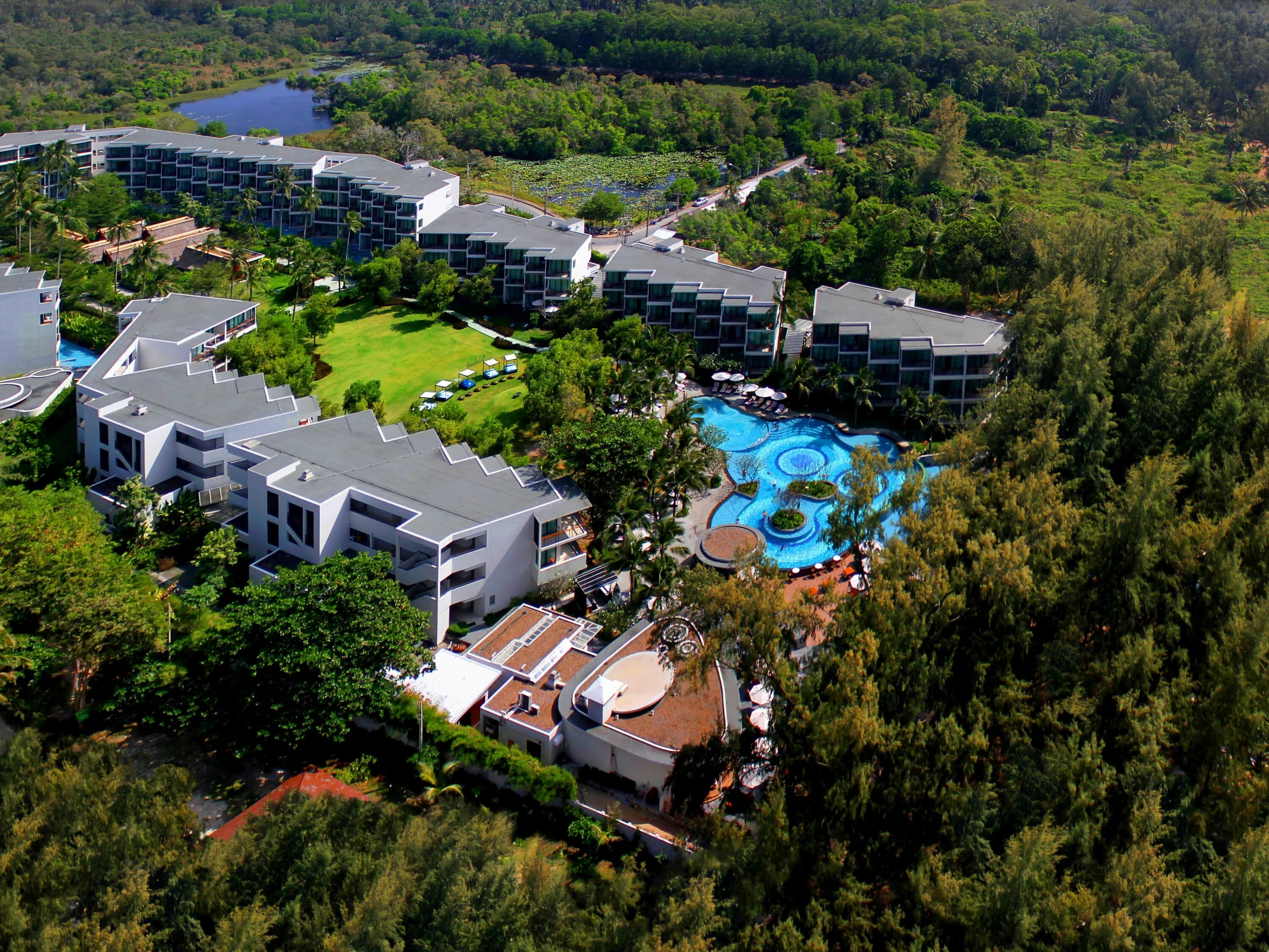 Mai khao beach resort 5. Holiday inn resort phuket. Sala phuket mai khao beach resort. Отель sala phuket resort spa. Holiday inn resort phuket mai khao beach.