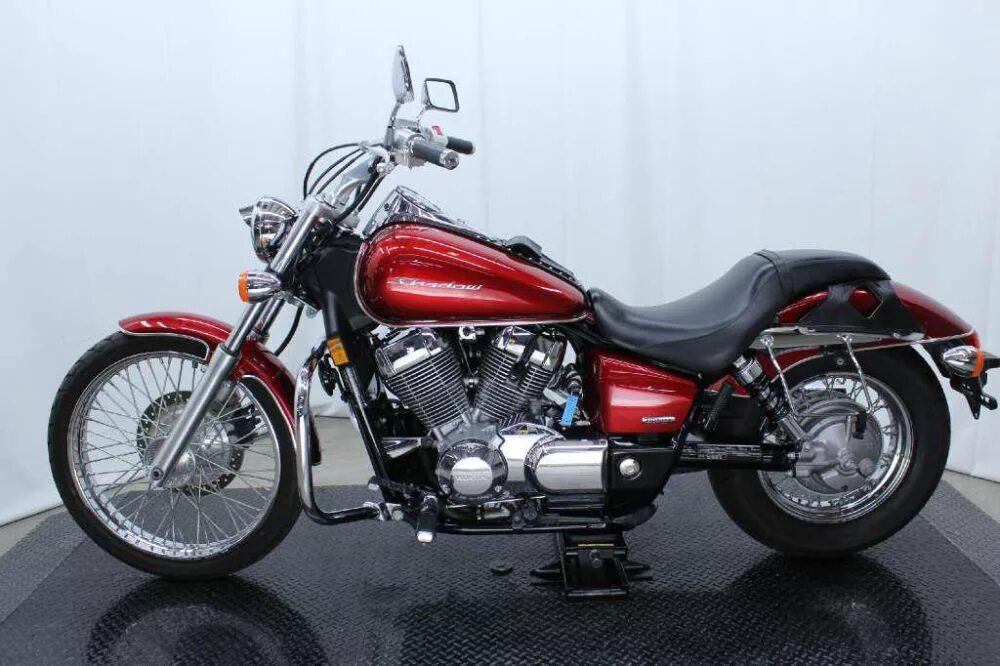 Шедоу хонда. Honda Shadow 750 Spirit. Honda VT 750 Shadow Spirit. Honda VT 750 Shadow. Honda VT 750 Spirit.