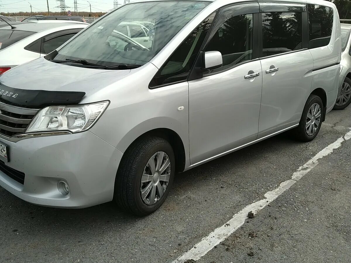 Купить ниссан бу краснодарском. Nissan Serena 2012. Nissan Serena 2010. Nissan Serena 2007. Серебристый Ниссан минивэн.