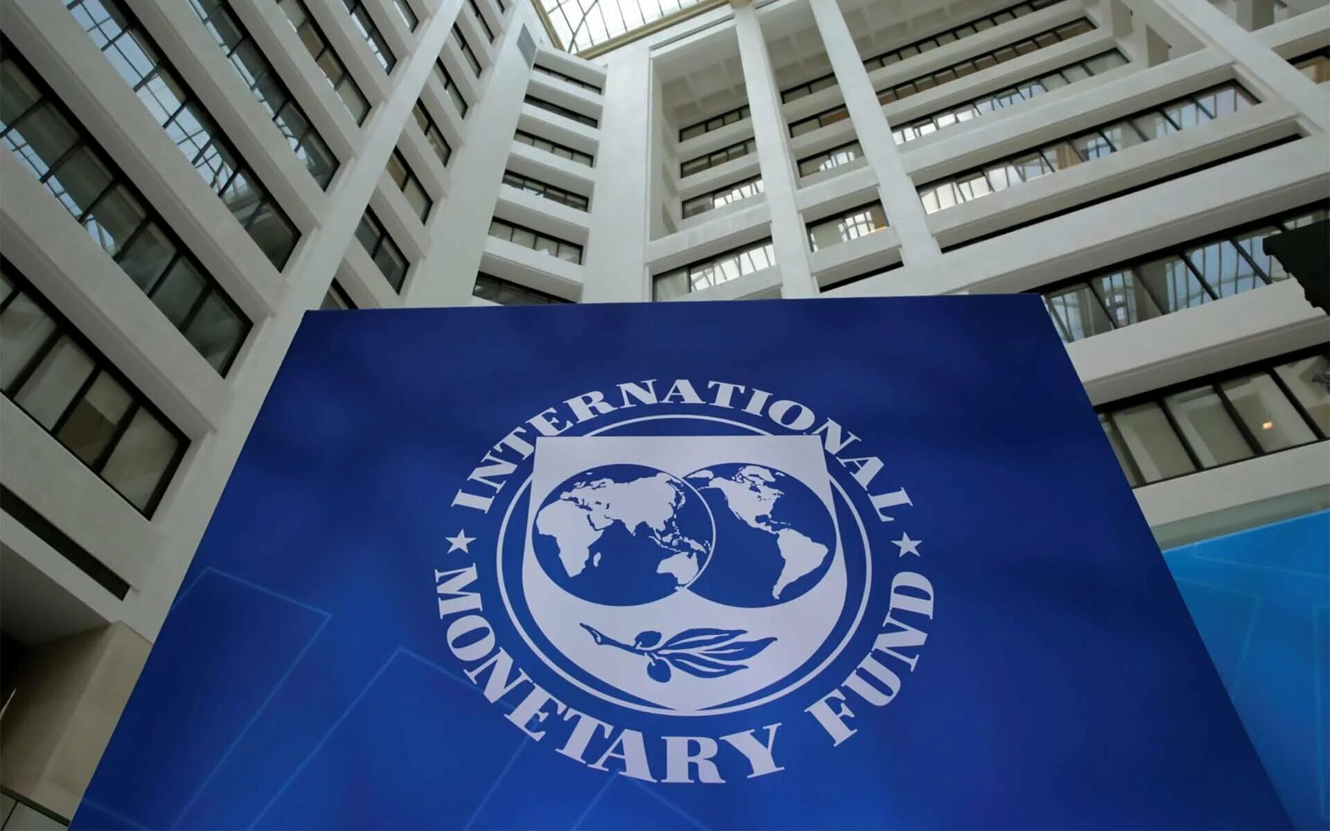 Международный валютный фонд (МВФ) - International monetary Fund (IMF). Здание МВФ США. Флаг МВФ. Здание МВФ В Вашингтоне.