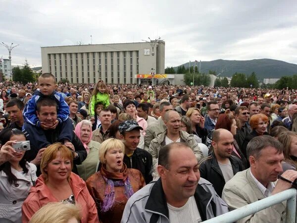 Погода мончегорск сейчас. Заполярный день металлурга. День металлурга Мончегорск. Погода в Мончегорске. Мончегорск погода сегодня.