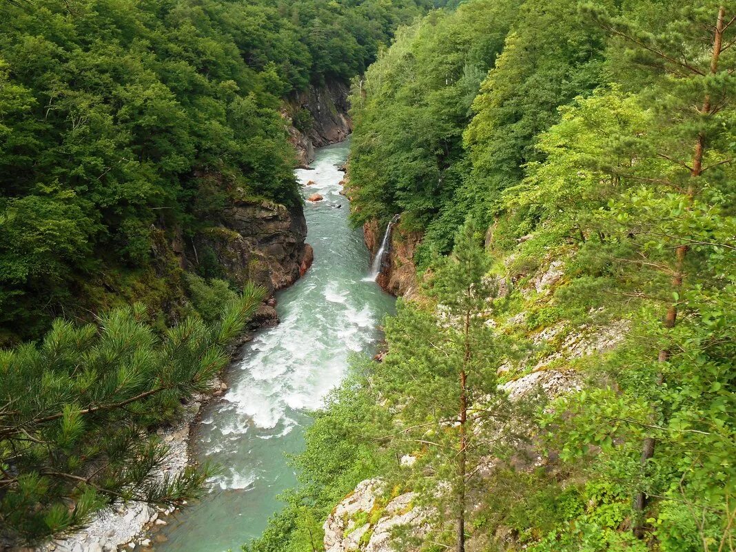 White river. Белая река Гузерипль. Долина реки белой Адыгея. Река Кубань Адыгея. Река белая Адыгея.