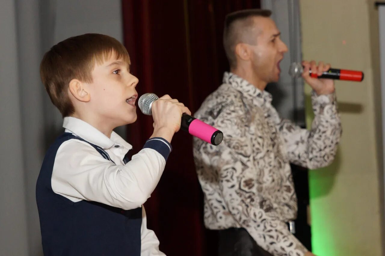 Семья поет. Конкурсная программа самая поющая семья. Singing family