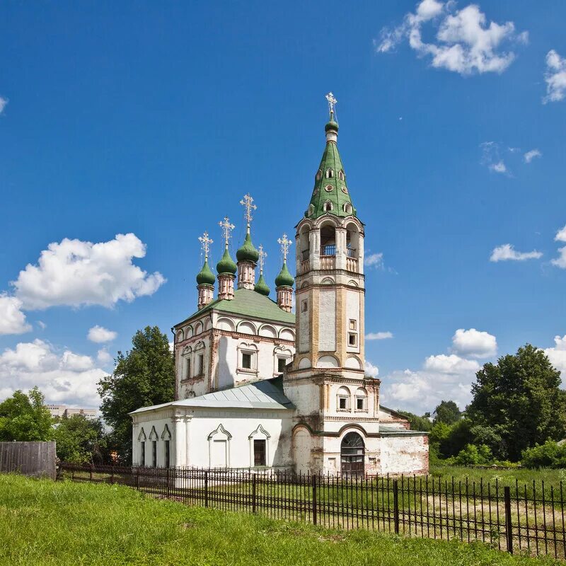 Церковь Святой Троицы (Серпухов). Кремль города Серпухова. Серпуховский Кремль Серпухов. Храм Живоначальной Троицы в Серпухове.