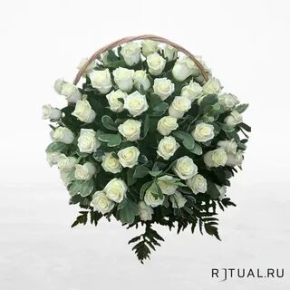 Композиция из белых роз