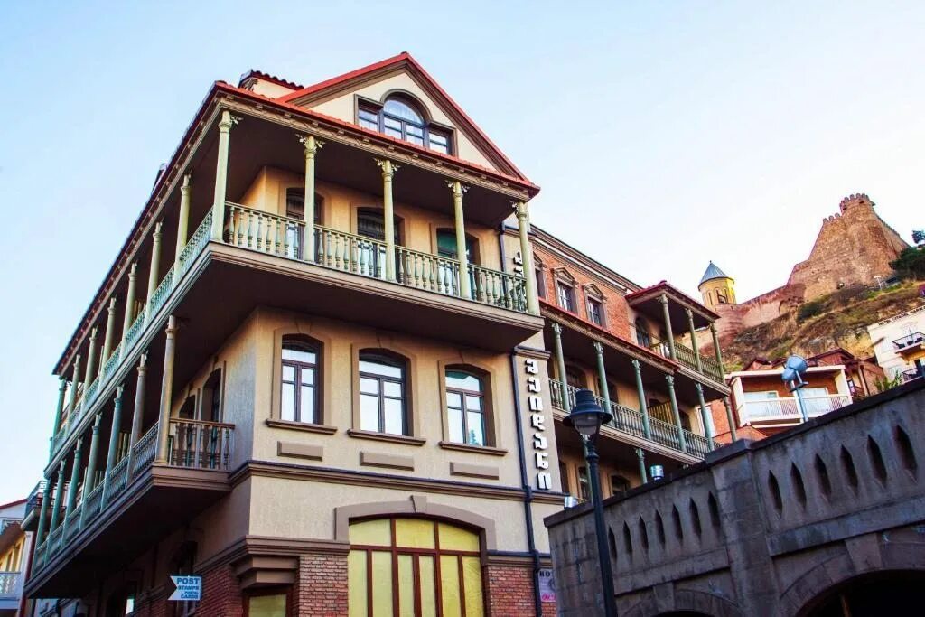 Псков old estate hotel spa 4. Отель в стамбуле artefes. Отель олд эстейт псков. Старый отель в англии. Отель олд эстейт псков фото.