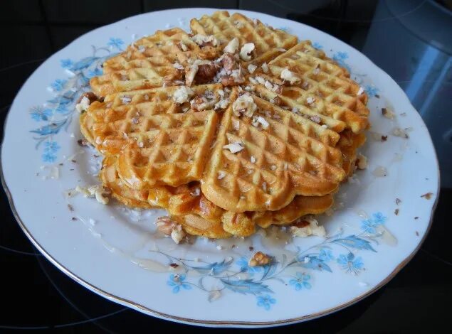 овсяные вафли в электровафельнице. венские вафли с морковью. вафли из овсяных хлопьев в электровафельнице. вафли из хлопьев. вафли из хлопьев.