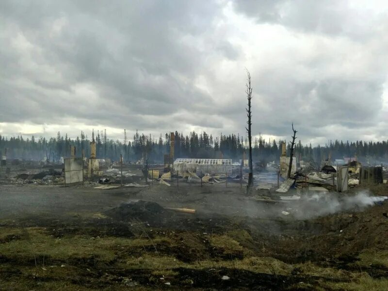 Погода лесосибирск сейчас. Лесосибирск пожар. Канск поселок Строителей пожар Лесопилка. Канск 24 мая пожар Лесопилка. Лесосибирск сгорела трава видео.