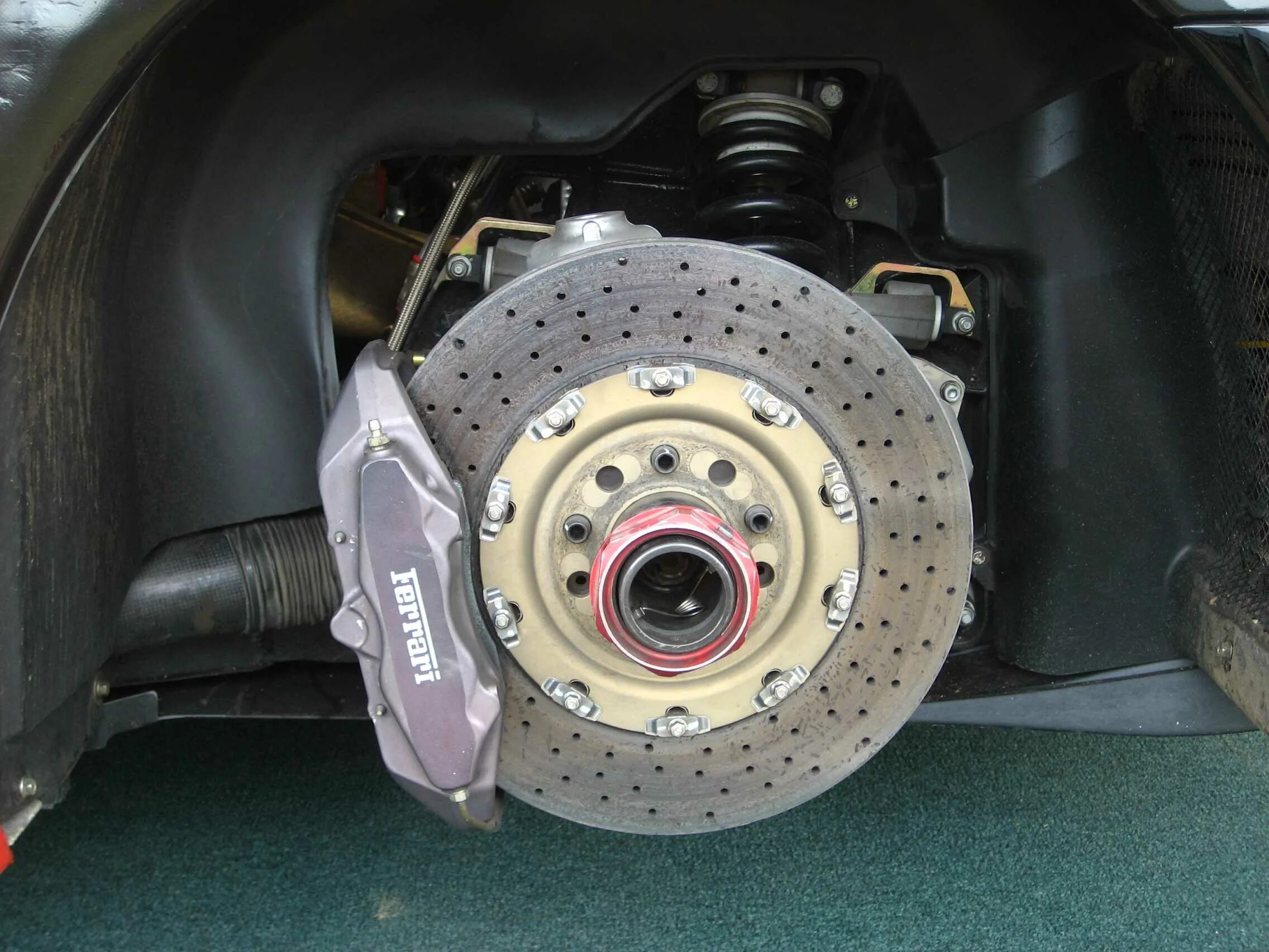 Суппорт Феррари тормозной. Brake Disc Rem. Спортивные тормоза на Рено Логан 2. Brake Disk df666.