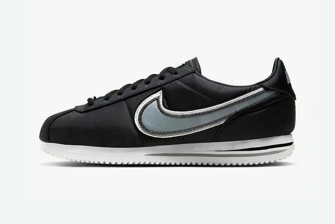 Nike cortez classic. Nike Cortez 2012. Nike Cortez Black Swoosh. Nike Cortez Basic. Найк Кортес черные.