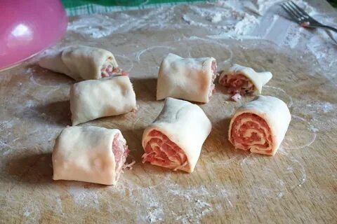 Рулеты из теста на сковороде