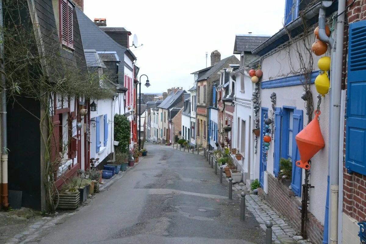 Favorite village. Сен-Валери-сюр-СОММ. Французская деревня Нейи сюр сен. Коммуны по департаментам Франции сен сюр мер. В посёлке Ле-Кротуа.