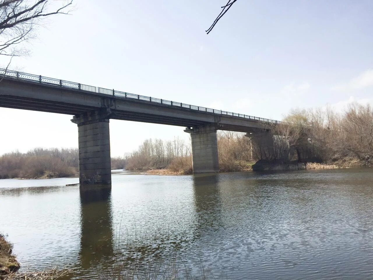 Река орь оренбургская область. Мост через реку Орь в Орске. Река Орь в Орске. Орск ЖД мост через Орь. Орск красный мост речка.