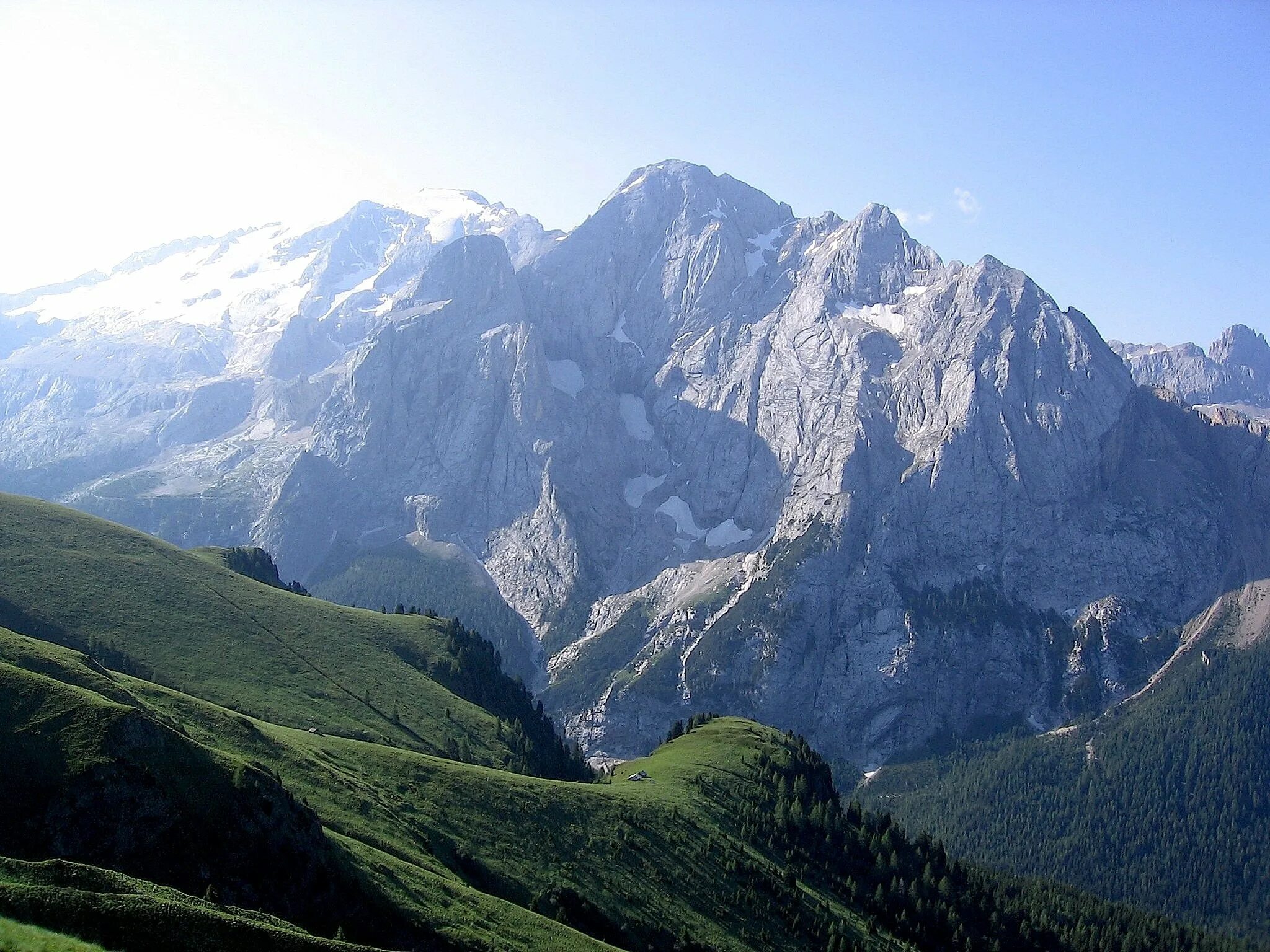 Горы являющиеся естественным. Доломитовые Альпы Мармолада. Мармолада гора в Италии. Италия горы Апеннины. Италия Альпы и Апеннины.