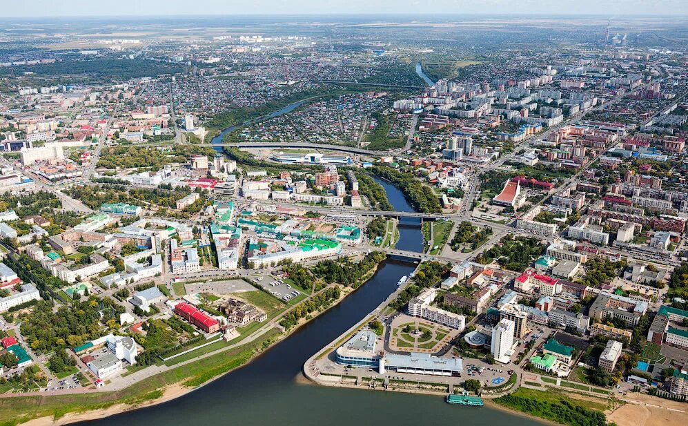 Город Омск с высоты птичьего полета. Города Сибири Омск. Омск город на слиянии двух рек. Центр Омска с высоты.