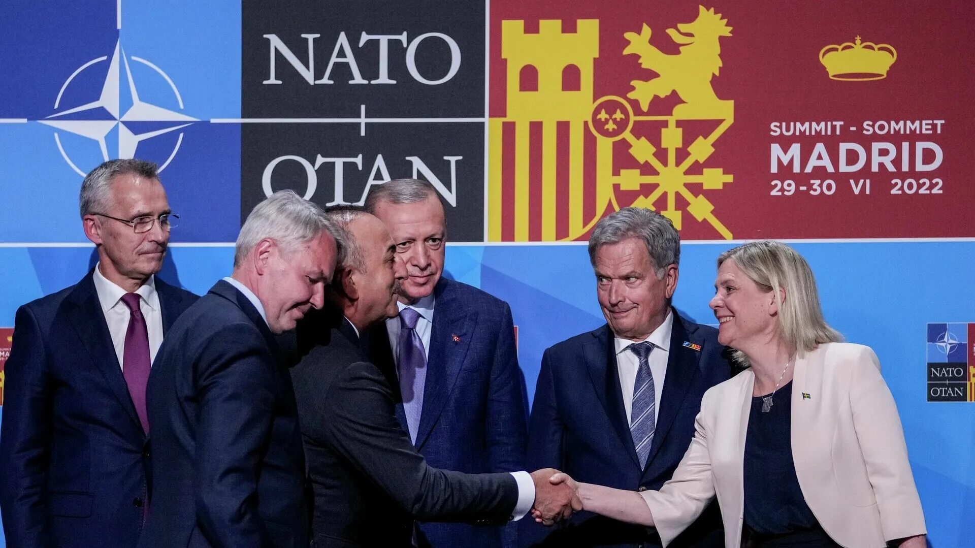 В нато ли швеция. Мадридский саммит НАТО. Саммит НАТО В Мадриде 2022. Байден и Столтенберг. Саммит НАТО В Мадриде.