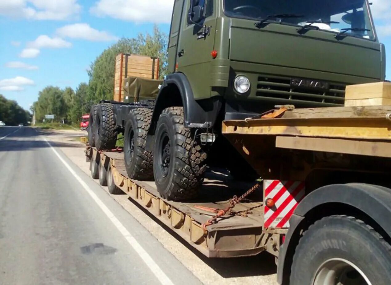 камаз 5320 груженый лесом. камаз-6460 мчс. трал камаз 54105. перевезти камаз. перевезти камаз.