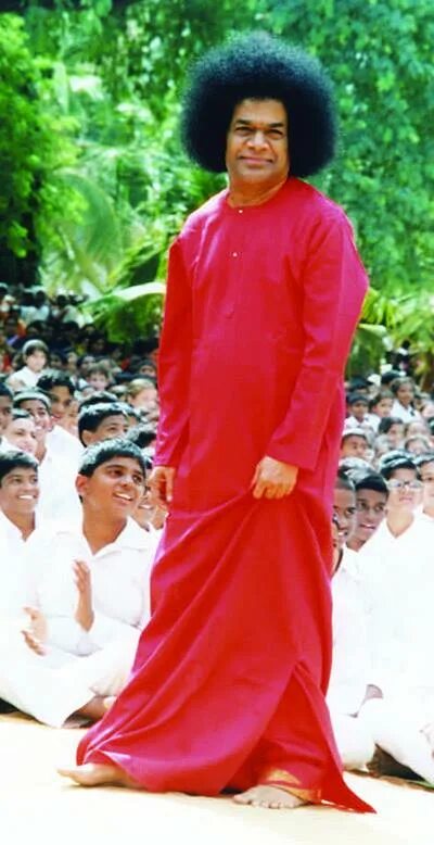 Сатья саи баба аватар. Саид баба индийский пророк. Святой в индии саи баба. Шри сатья саи баба. Сатья саи баба в полный рост.