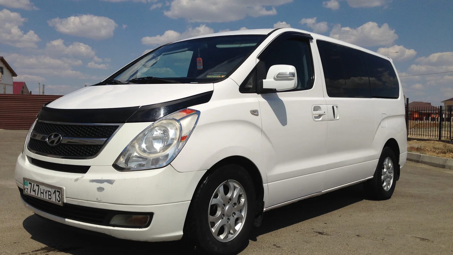 Купить гранд старекс 2.5 дизель. Hyundai Grand Starex 2011. Хендай Гранд Старекс белый 2009. Хендэ Гранд Старекс белый. Хендай Гранд Старекс 2.2 дизель.