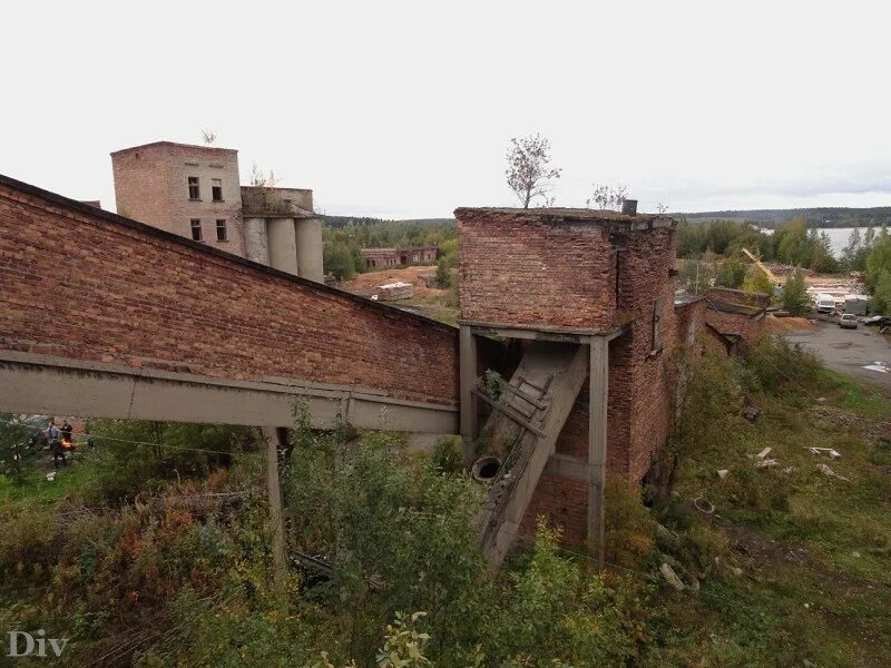 Заброшенный домостроительный комбинат карелия. Дом культуры дск петрозаводск. Домостроительный комбинат заозерная заброшка. Комбинаты петрозаводска. Заброшка петрозаводск.