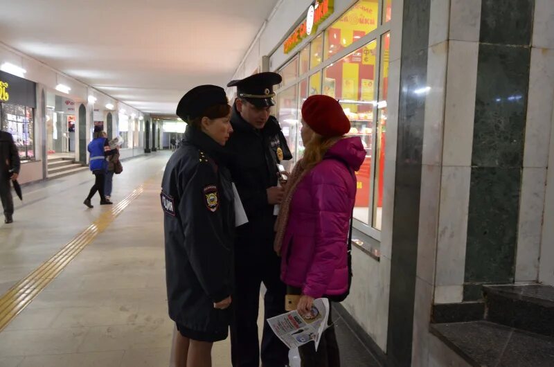 Номер телефона метрополитена. Полиция метрополитена. Полицейский в метро. Милиция метро. Полиция метрополитена Казань.