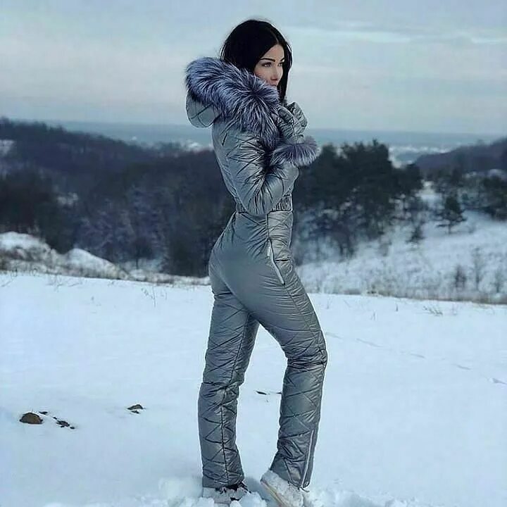 Зимняя спортивная одежда для женщин. Зимний костюм видео. Горнолыжный костюм армани. Зимний костюм женский. Белый зимний костюм женский.