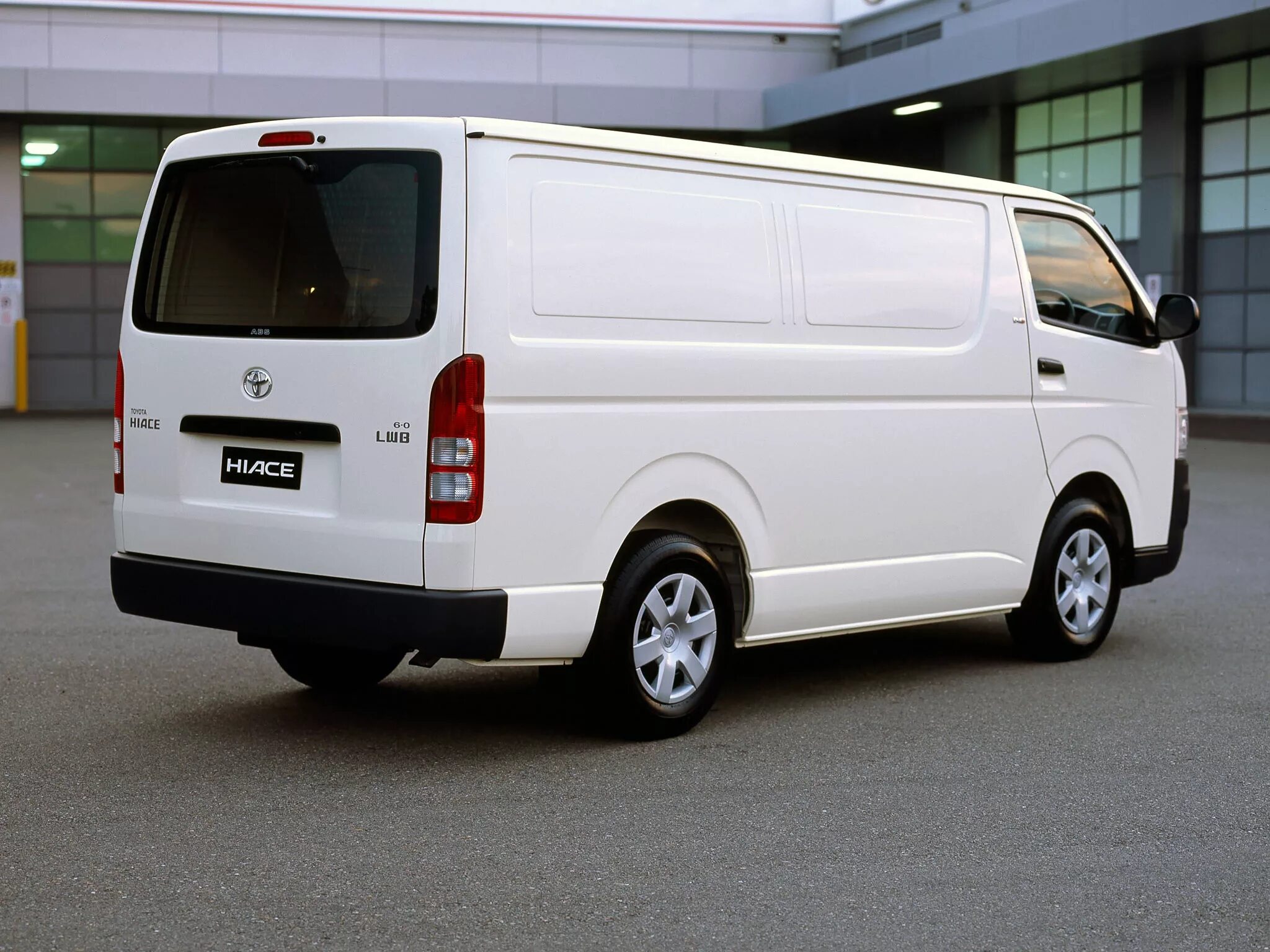 Toyota hiace поколения