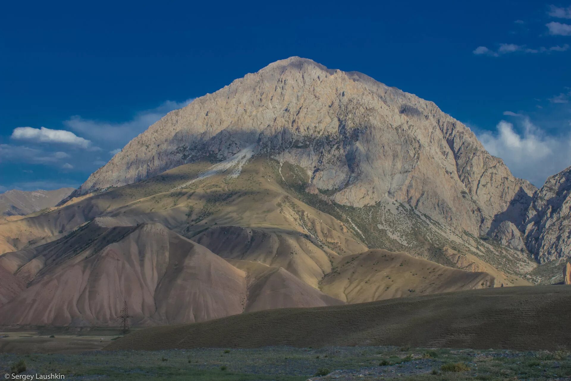 Памир пик Ленина. Таджикистан горы Тянь Шань. Тянь Шань пик Ленина. Пик Ленина Таджикистан. Памир самая высокая