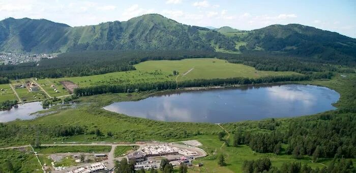 Озеро Подгорное Республика Алтай. Озеро Манжерок Алтай. Республика Алтай село Подгорное озеро Подгорное. Горно Алтайск Манжерок. Подгорное республика алтай