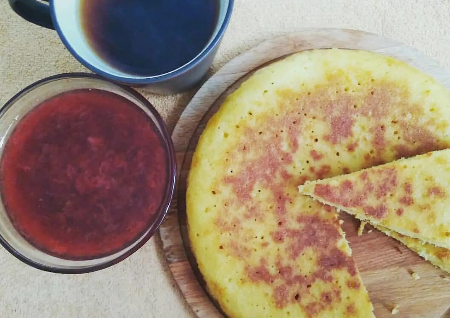 Манники жареные на сковороде. Манники с киселем. Манник на сковороде без духовки. Манники жареные. Рецепт манников жареных.