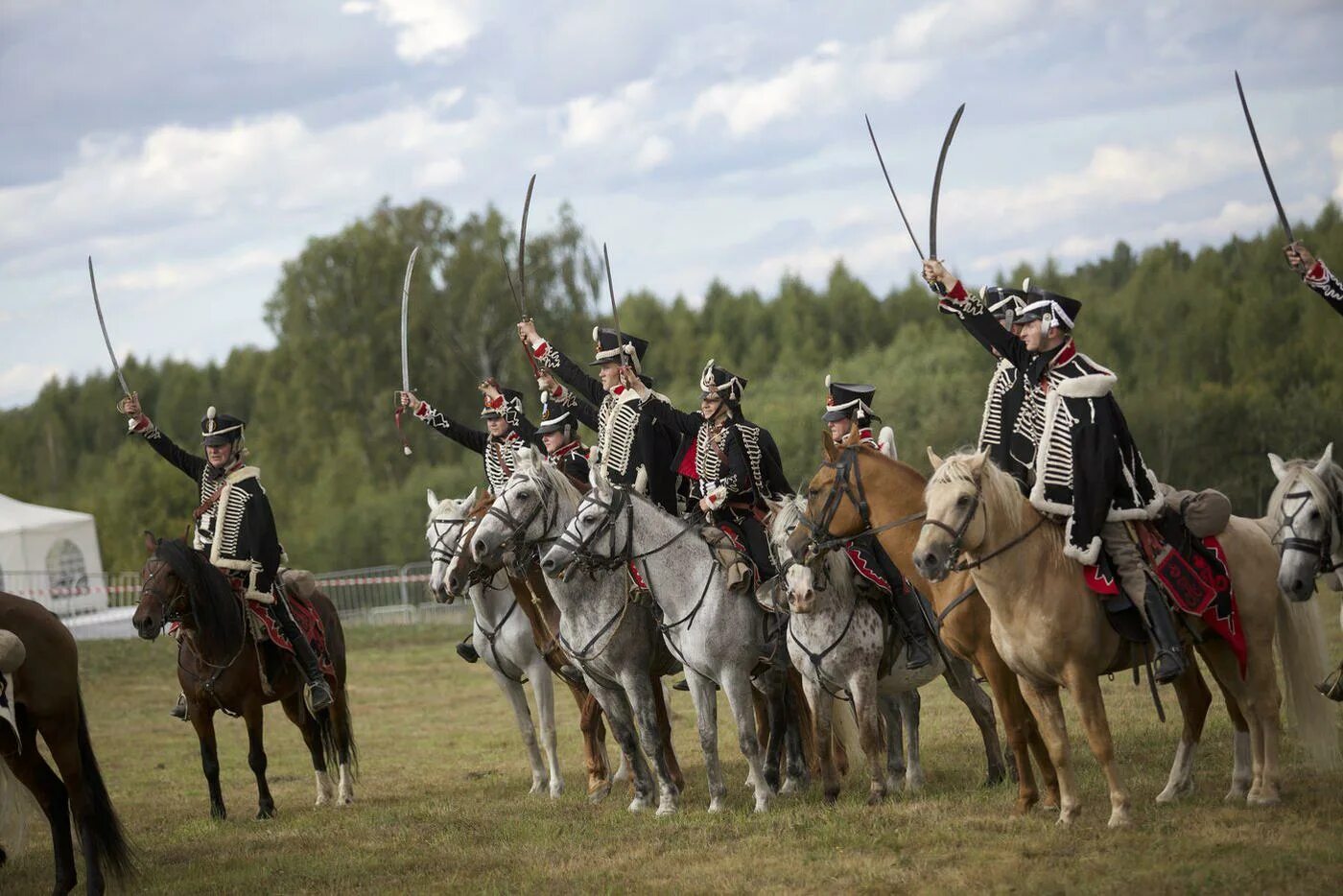 Бородинская битва 1812. Бородинское поле 1812. Реконструкция битвы Бородино 1812 года. Реконструкция войны 1812 в Бородино. Бородинская реконструкция