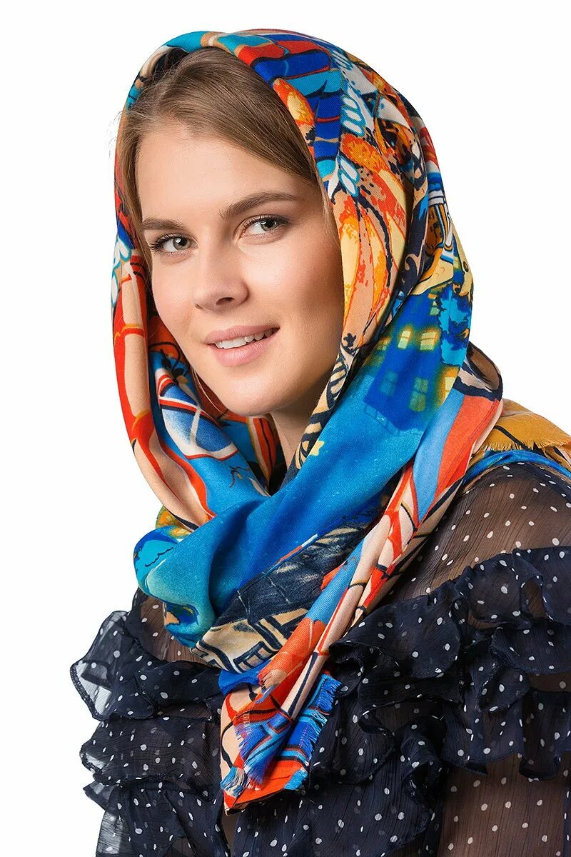 Платок на голову. Платок женский на голову. Hermes платок тюрбаном. Платок на голову бандана. Головной платок в стиле дольче габбана.