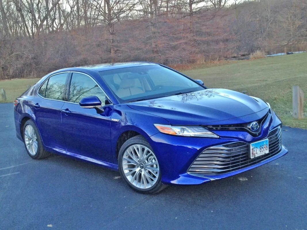 Камри 70 гибрид. Toyota Camry Hybrid 2018. Камри 2018 гибрид. 2018 Toyota Camry XLE. Камри 2018 le.