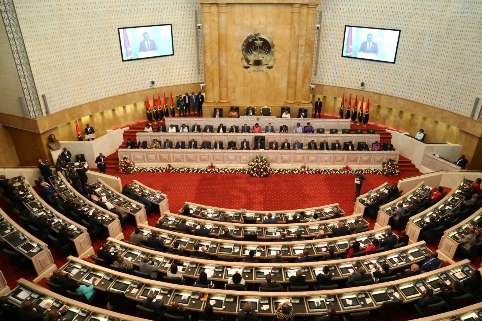 В стране n правительство. Парламент Анголы. Однопалатный парламент. Федерации с однопалатным парламентом. Правительство Анголы.