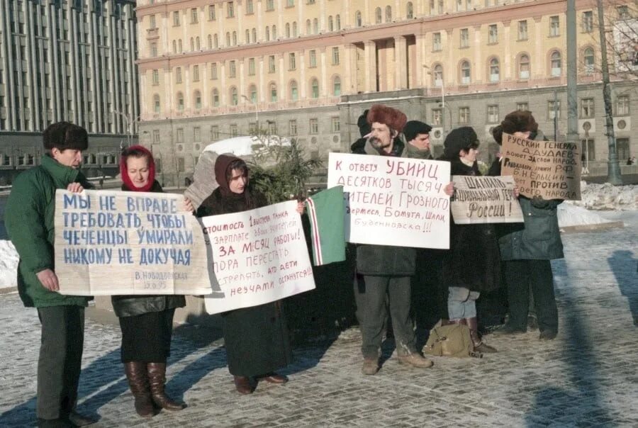 Протесты против войны в Чечне. Матери против войны. Пикетирования против войны. Митинг против войны в Чечне 1994. Митинг матери