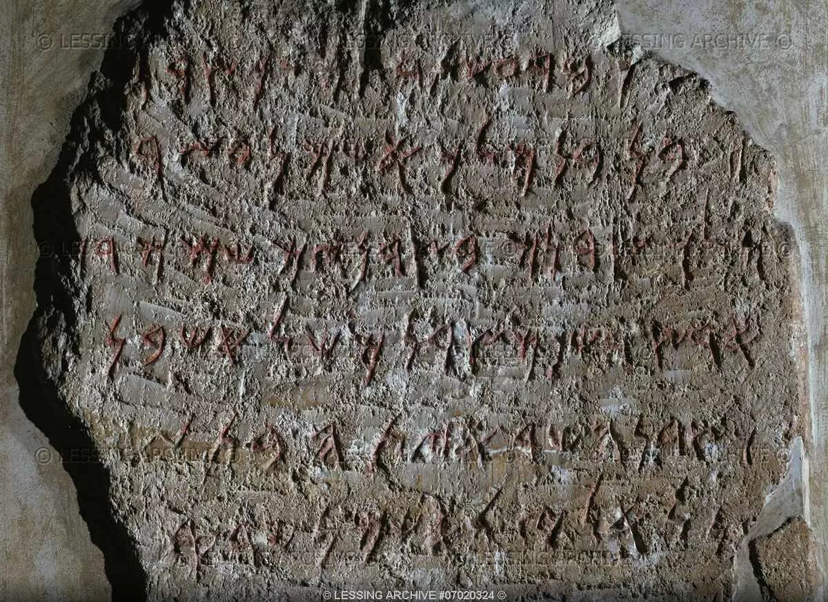 Ancient script. Протосинайская письменность алфавит. Финикийские таблички. Финикийские письмена. Финикийская письменность.