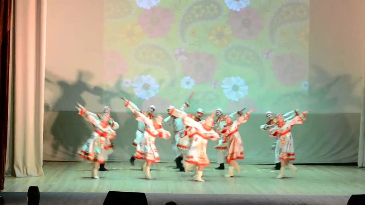 Чувашский народный танец. Танцевальные чувашские песни для гулянки. Народные танцы чувашии. Народные танцы чувашии сувар. Чувашские ташши ташши.