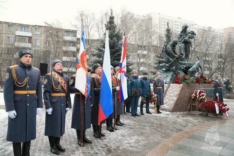 Сквер дмитрия михайлика какие памятники