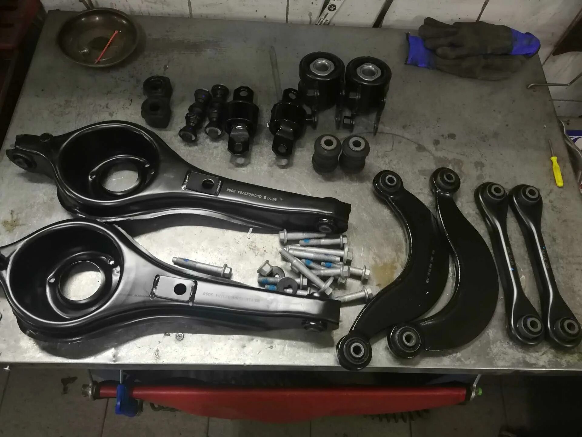 Замена задней подвески фокус 2. Задняя подвеска форд фокус 2. Ford focus 2 задний рычаг. Сайлентблок подвески форд фокус 2. Задняя подвеска форд фокус 2.
