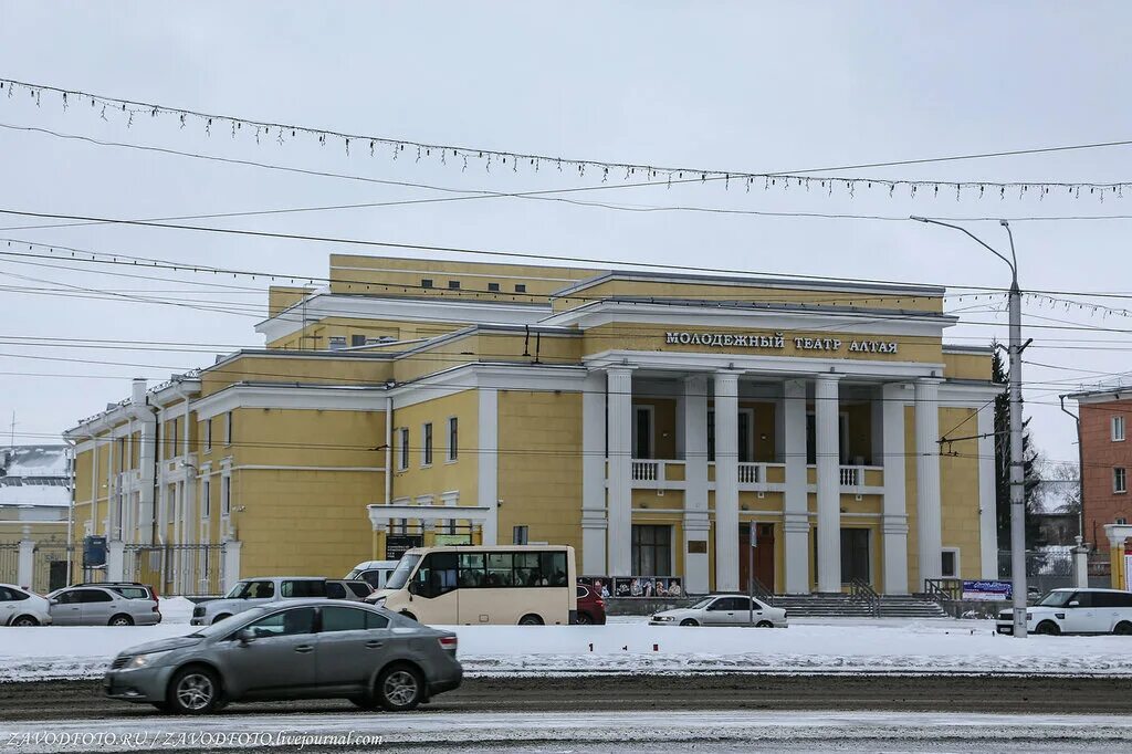 Алтайский театр барнаул. Молодежный театр Барнаул. Театр Алтая Барнаул. Молодёжный театр Барнаул Октябрьская площадь. Молодежный театр Алтая зал.