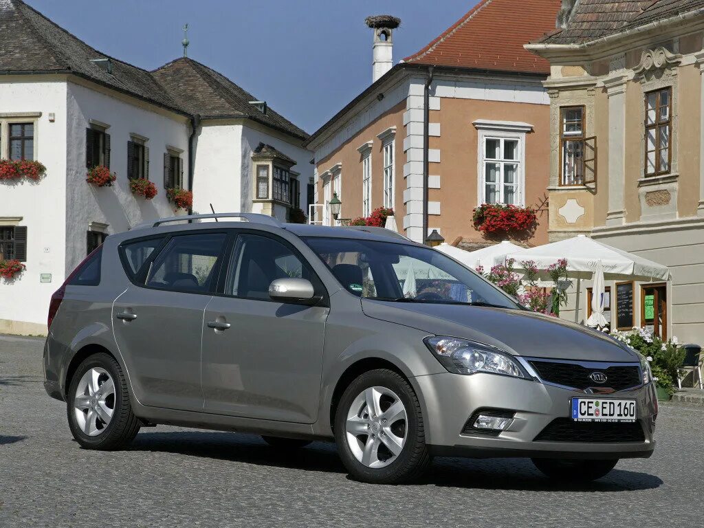 Кия универсал 2010. Kia Ceed SW 2010. Kia Ceed 2010 универсал 1.6. Kia Ceed ed 2010 SW. Kia Ceed SW 2009.