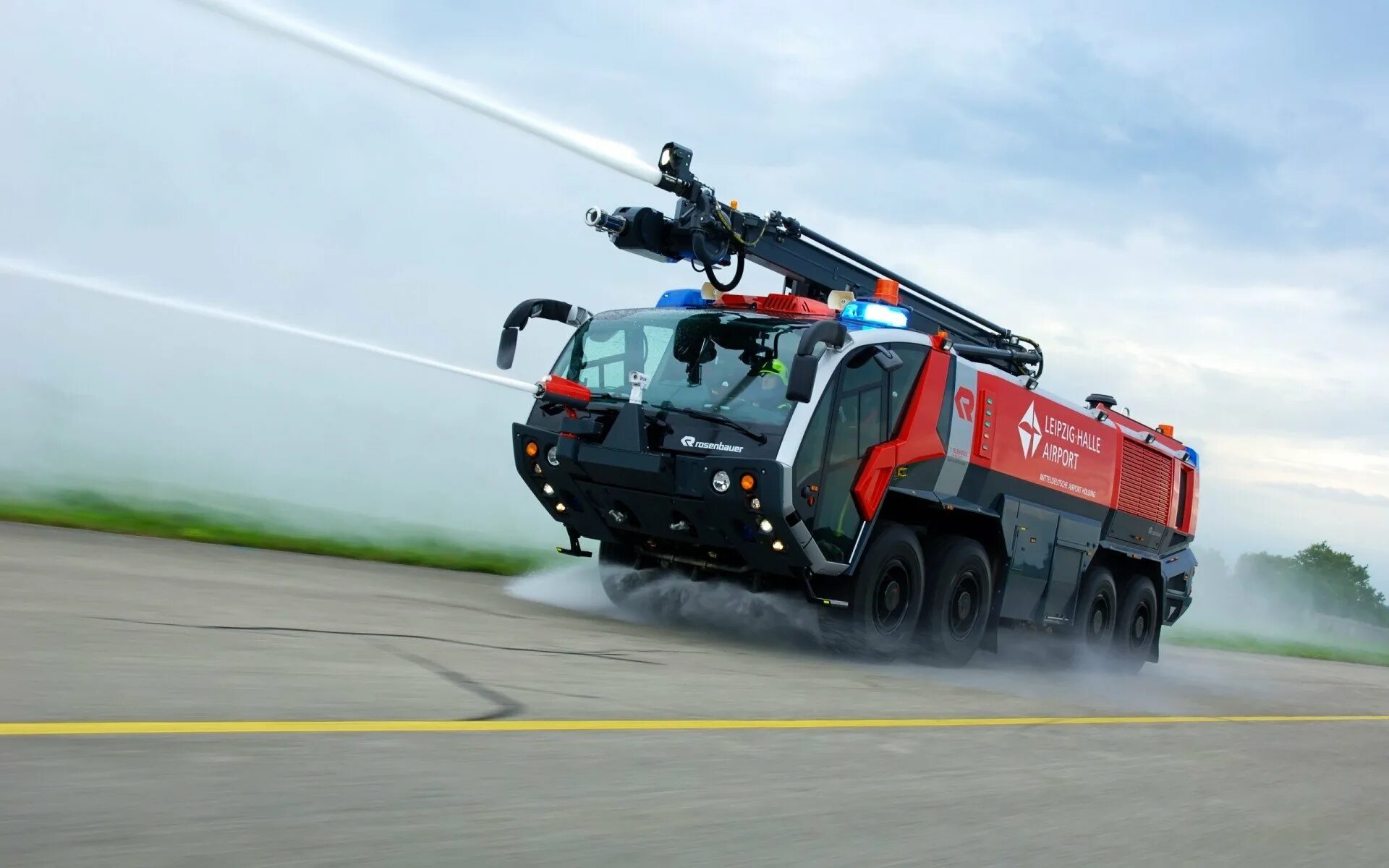 Пожарная машина Rosenbauer Panther 8x8. Rosenbauer водомет. Аэродромный пожарный автомобиль Rosenbauer 8x8. Rosenbauer пожарная машина России.