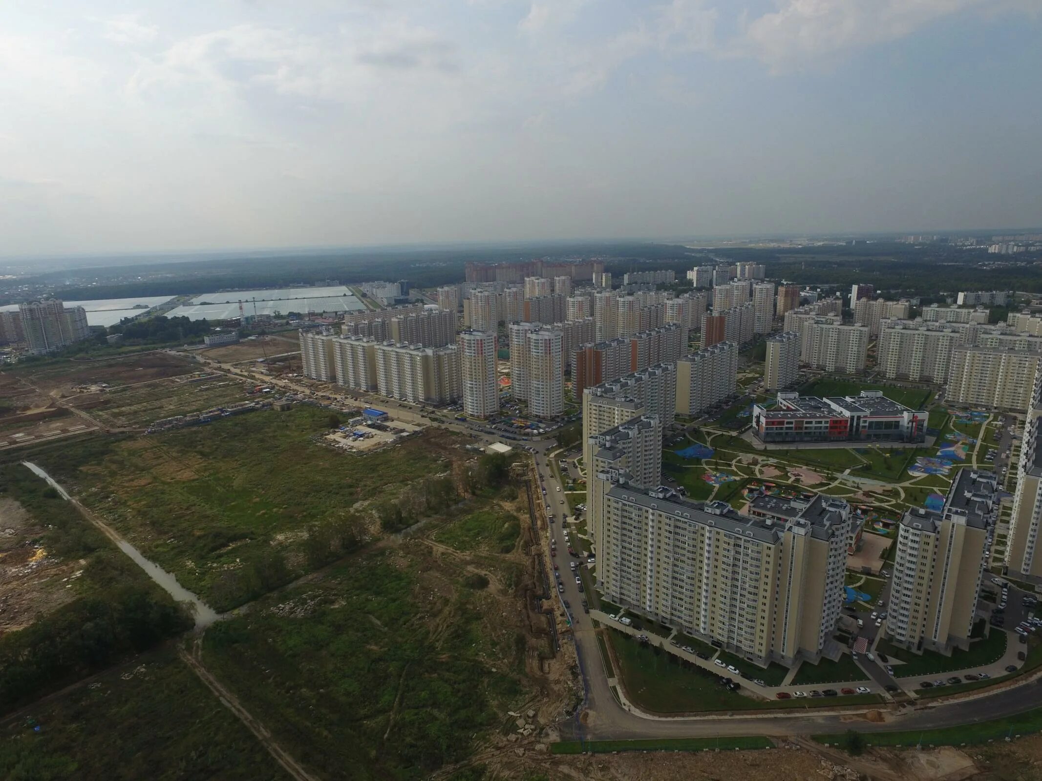 Жк первый московский купить. Первый Московский город-парк. ЖК первый Московский город парк. Микрорайон 5 («первый Московский город-парк»).. ЖК город-парк первый Московский 10 фаза.