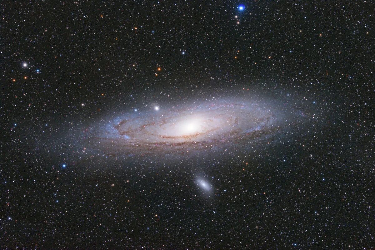 1 му земли. Туманность Андромеды m31. Галактика Млечный путь астрономия. Соседи Галактики Млечный путь. Галактика и Млечный путь симметрия.