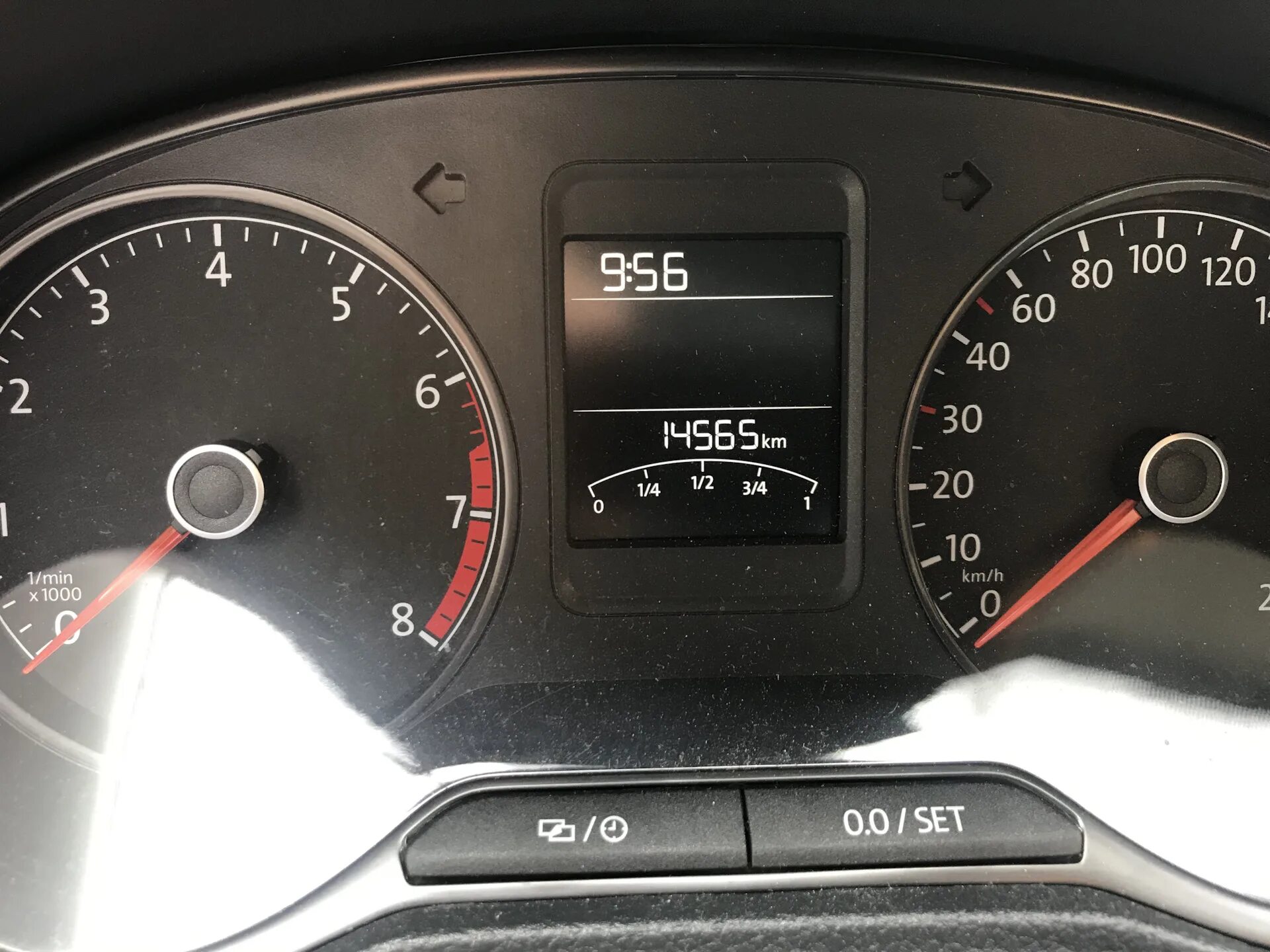 Индикатор уровня топлива Фольксваген поло седан 1.4 л. Поло 2л турбо. Скинуть инспекционный сервис