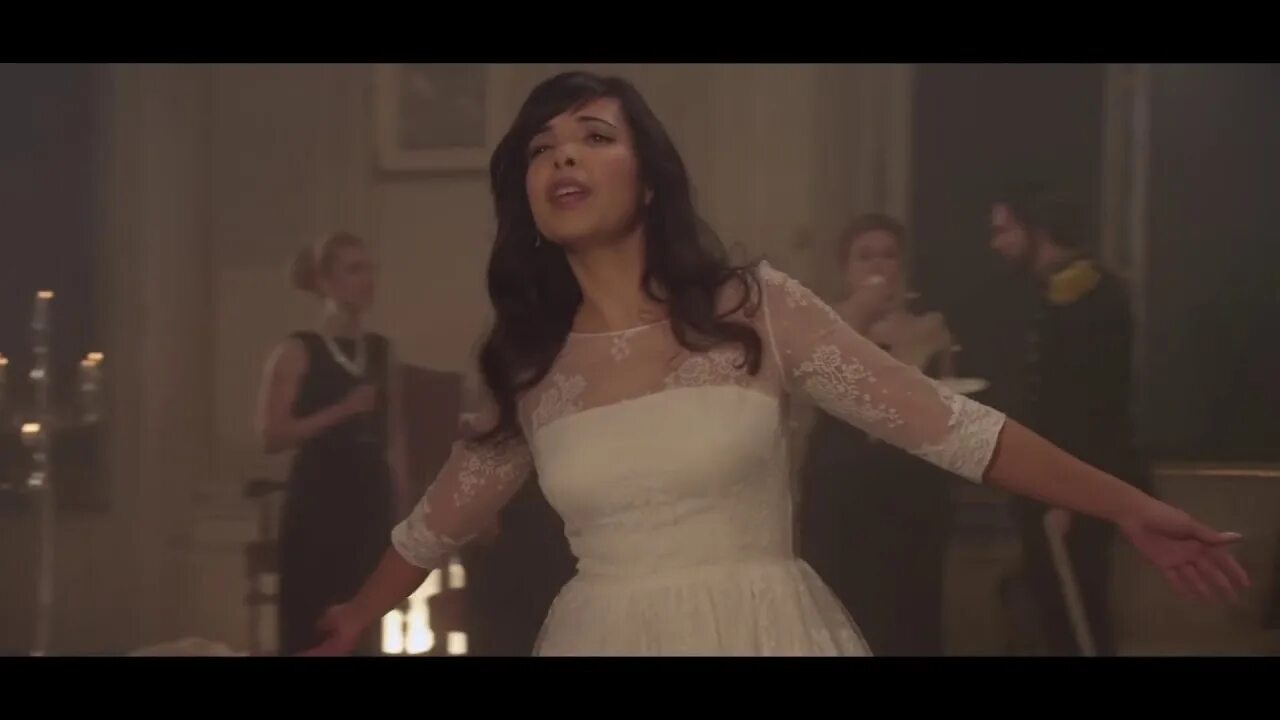 Индила турне. Tourner dans le vide от Indila. Tourner dans le vide клип. Tourner dans le vide man Slowed down Indila.