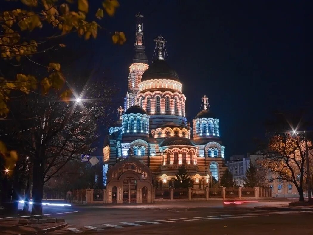 Храм вечером. Храм вечером